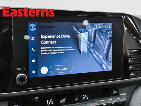 Used 2025 Toyota Camry SE w/ Convenience Package FWD image 19