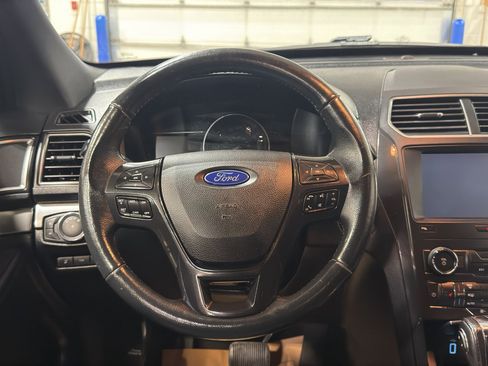 Used 2018 Ford Explorer XLT w/ Equipment Group 201A image 27