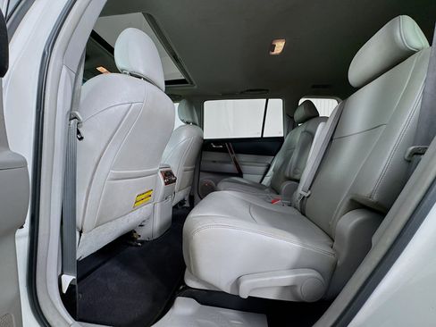 Used 2013 Toyota Highlander Limited AWD/4WD image 26