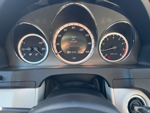 Used 2010 Mercedes-Benz C 300 Sedan image 10