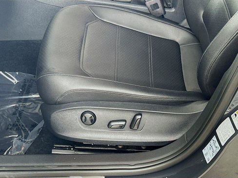 Used 2018 Volkswagen Passat 2.0T R-Line w/ R-Line Lighting Package FWD image 18