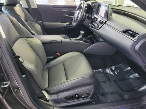 Certified 2023 Lexus ES 300h w/ Premium Package image 17