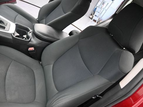 Used 2019 Toyota RAV4 LE w/ Carpet Mat Package image 9