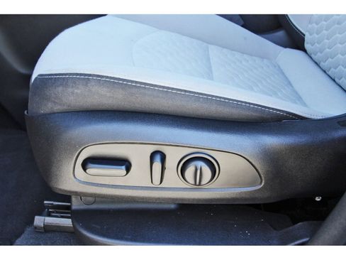 Used 2019 Chevrolet Equinox LT AWD/4WD image 28