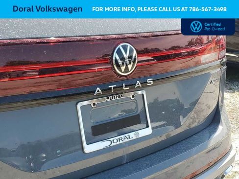 Used 2024 Volkswagen Atlas Peak Edition SE AWD/4WD image 14