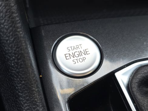 Used 2022 Volkswagen Tiguan SE R-Line image 25