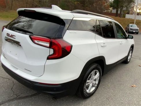 Used 2023 GMC Terrain SLE w/ Driver Convenience Package image 9