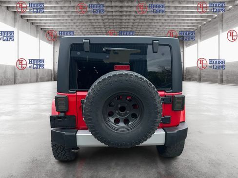 Used 2012 Jeep Wrangler Unlimited Sahara w/ Connectivity Group AWD/4WD image 6
