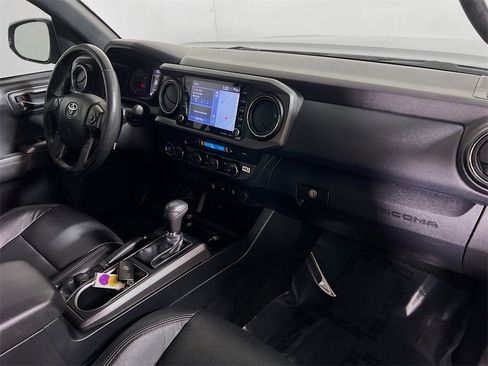 Certified 2022 Toyota Tacoma TRD Off-Road image 24