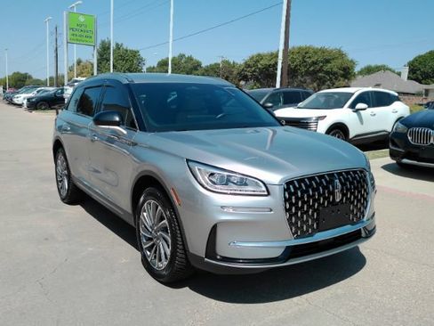 Used 2023 Lincoln Corsair Reserve AWD/4WD image 4