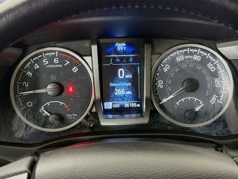 Used 2022 Toyota Tacoma SR5 w/ Technology Package image 13