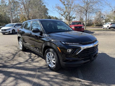 Used 2024 Chevrolet TrailBlazer LS image 1