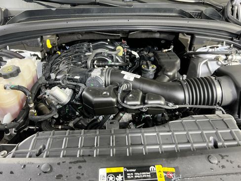 Used 2023 Jeep Grand Cherokee Limited w/ Luxury Tech Group II AWD/4WD image 29