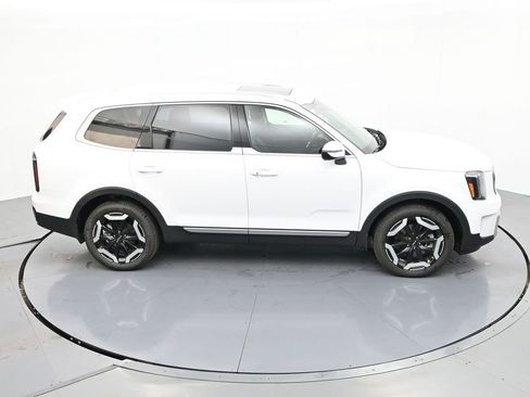 Used 2024 Kia Telluride EX w/ EX Captain's Chair Package image 24