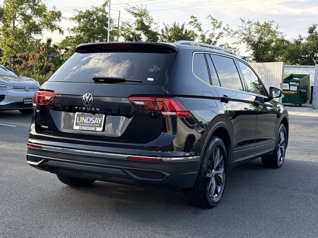 Used 2022 Volkswagen Tiguan SE FWD image 3
