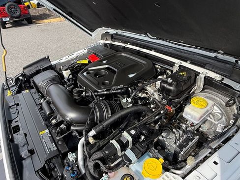 Used 2025 Jeep Wrangler Unlimited Sahara AWD/4WD image 29