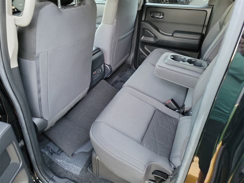 Used 2025 Nissan Frontier SV w/ SV Convenience Package image 21