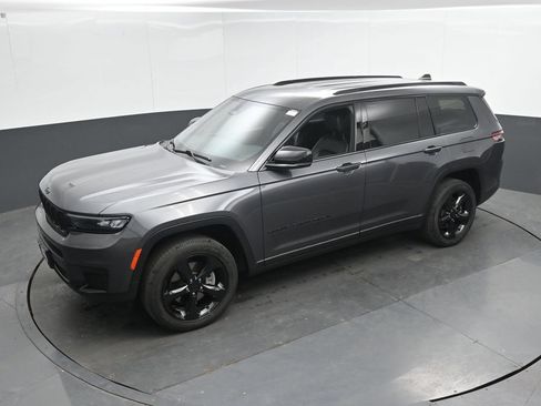 Used 2023 Jeep Grand Cherokee L Laredo AWD/4WD image 38
