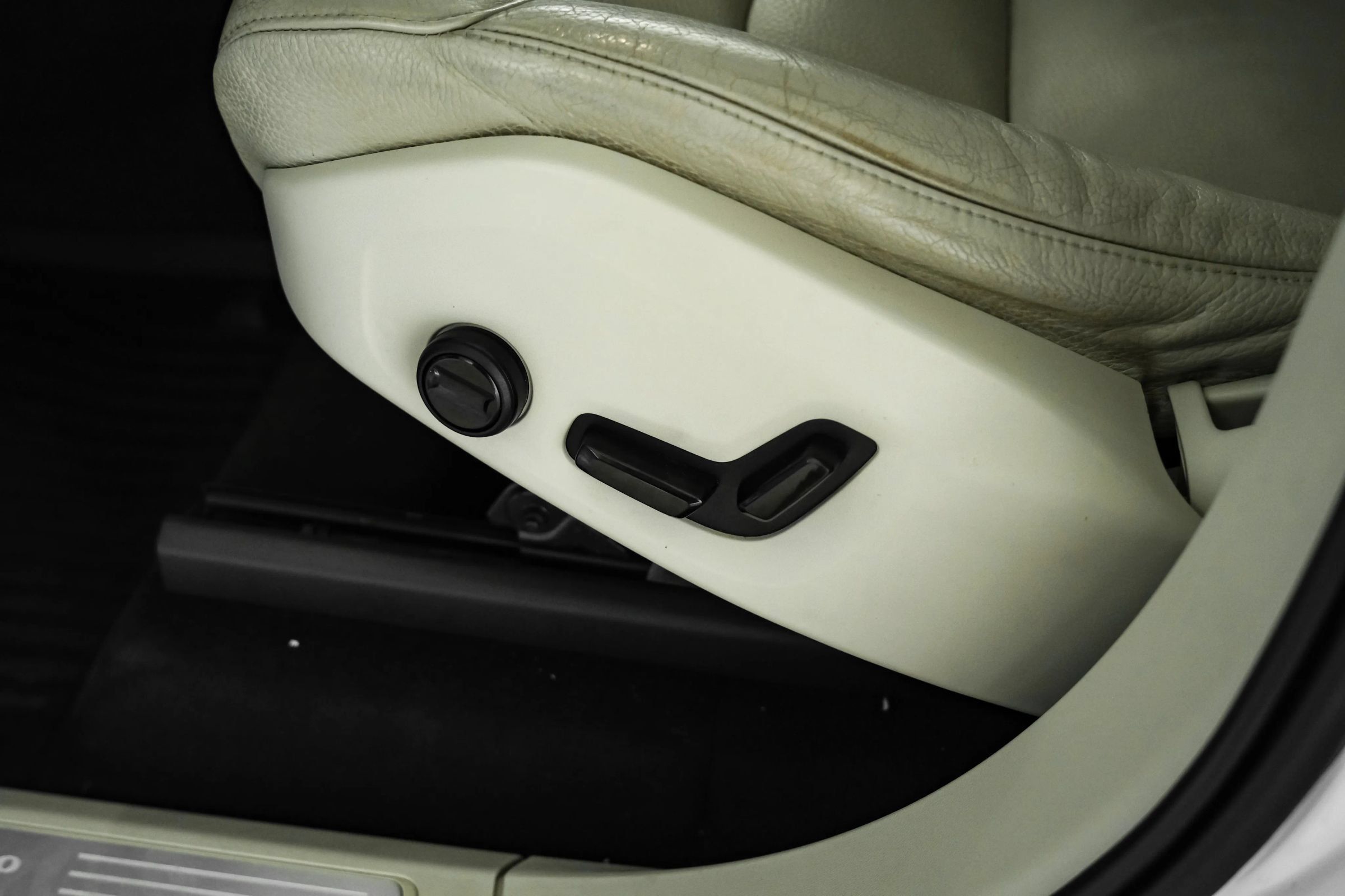 Used 2020 Volvo XC90 T5 Momentum w/ Protection Package Premier FWD image 24
