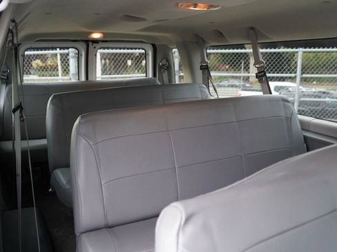 Used 2006 Ford E-350 and Econoline 350 XL image 16