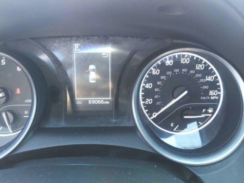 Used 2023 Toyota Camry SE FWD image 2