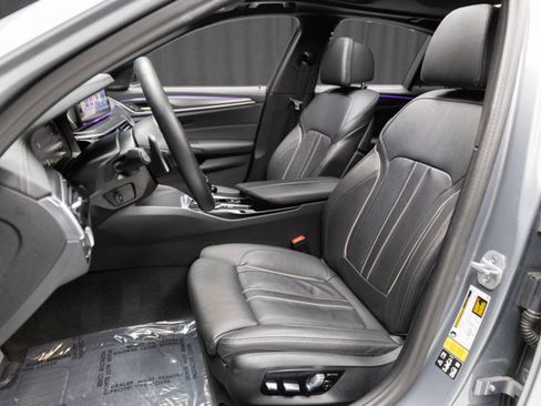 Used 2023 BMW M550i xDrive w/ Executive Package image 42