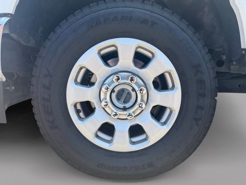 Used 2024 Ford F250 XLT AWD/4WD image 9