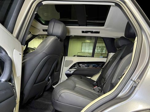 Used 2023 Land Rover Range Rover SE image 19