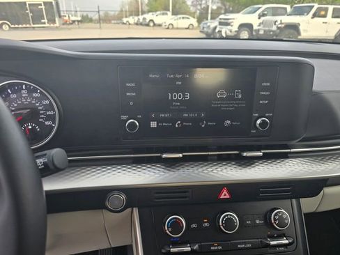 Used 2024 Kia Carnival LX FWD image 35