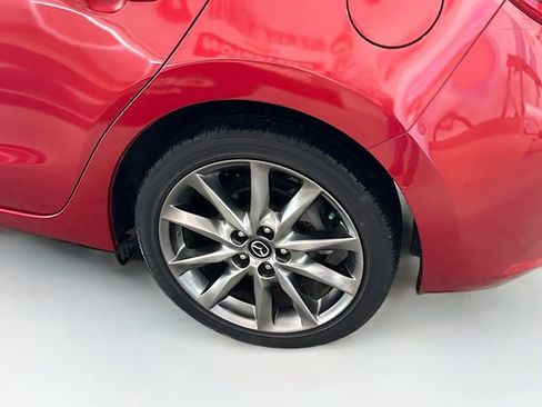 Used 2018 MAZDA MAZDA3 Grand Touring image 32