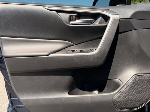 Used 2019 Toyota RAV4 XLE FWD image 13