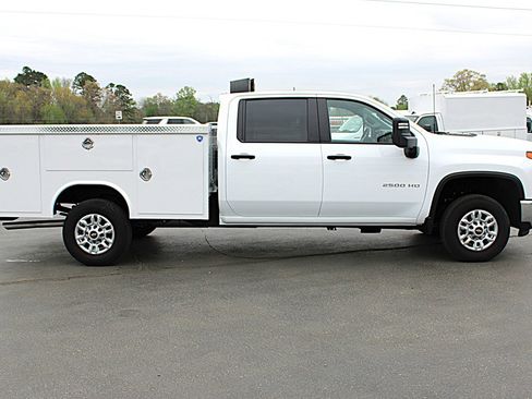 Used 2025 Chevrolet Silverado 2500 W/T w/ WT Convenience Package image 4