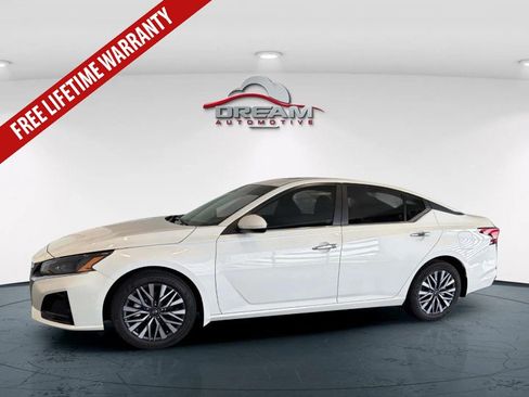 Used 2024 Nissan Altima 2.5 SV w/ SV Premium Package FWD image 21