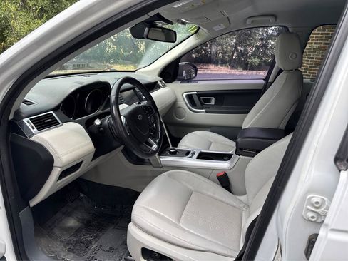 Used 2017 Land Rover Discovery Sport SE AWD/4WD image 9