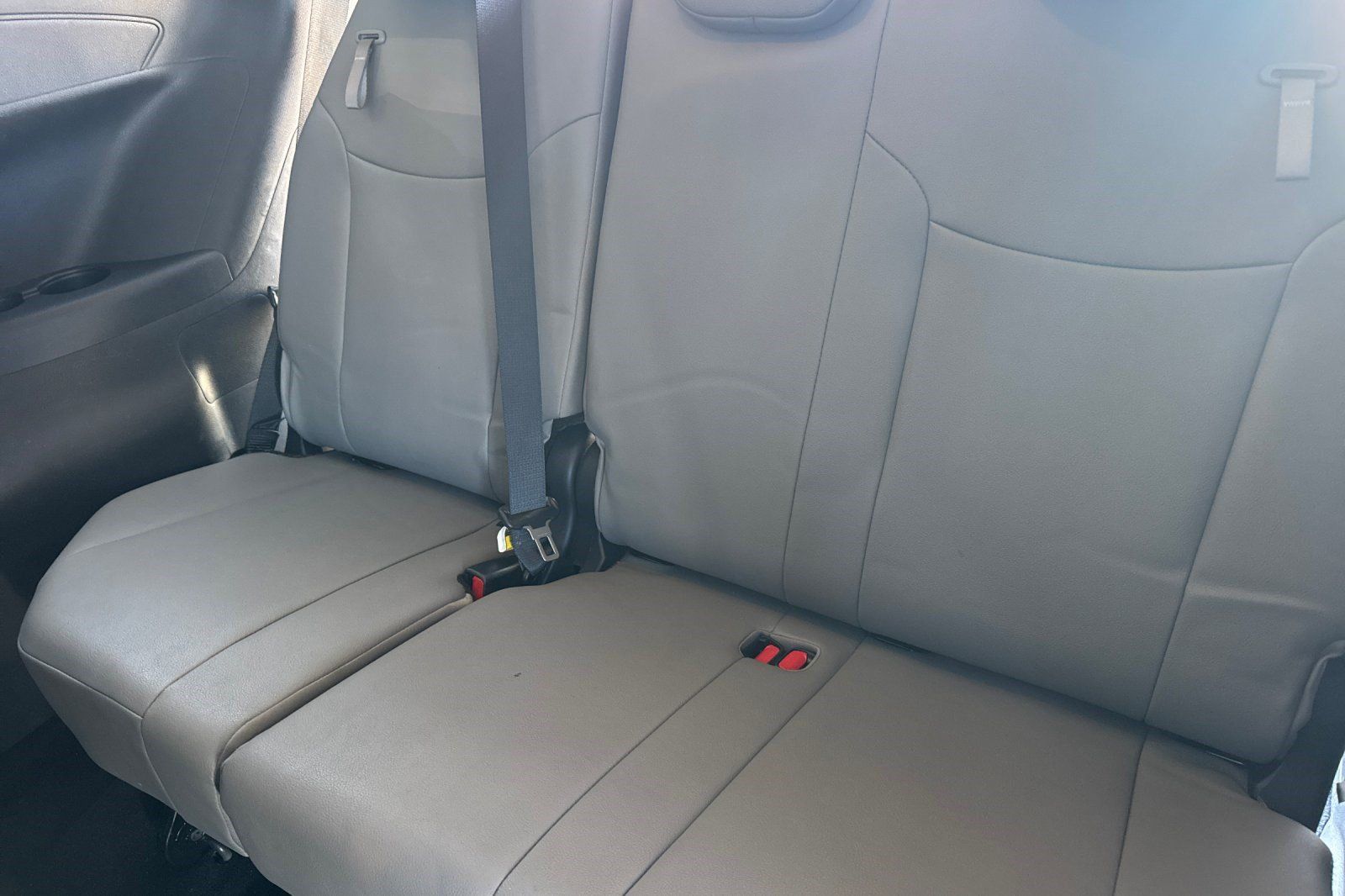 Used 2026 Toyota Sienna XLE FWD image 27