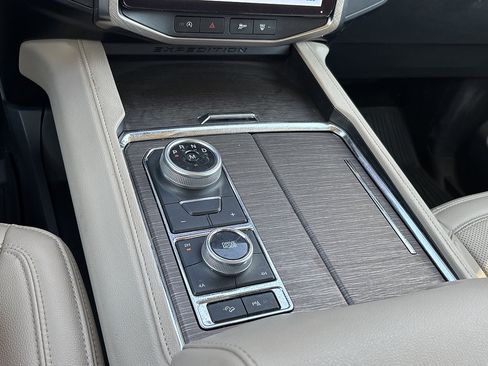 Used 2024 Ford Expedition Limited AWD/4WD image 43