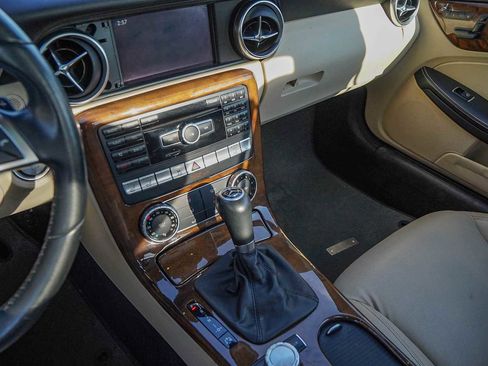 Used 2015 Mercedes-Benz SLK 250 w/ Premium Package image 15