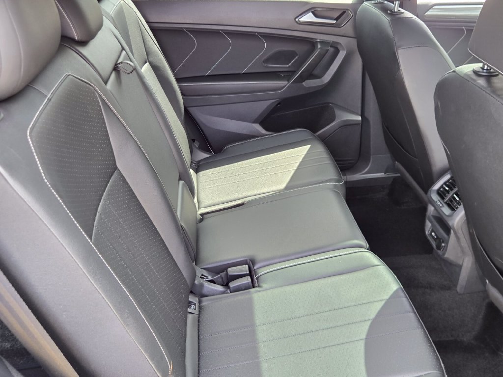 Certified 2023 Volkswagen Tiguan SE R-Line FWD image 17