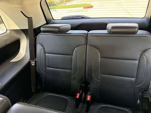 Used 2023 GMC Acadia Denali FWD image 33