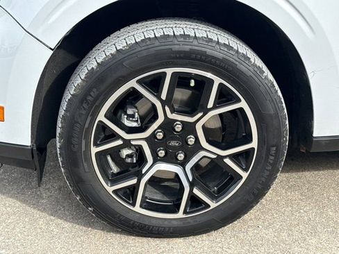 Used 2025 Ford Maverick Lariat image 15