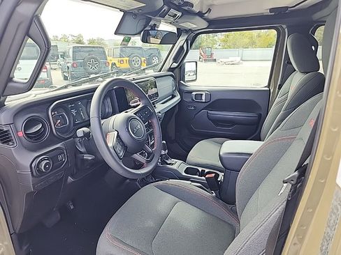 Used 2025 Jeep Wrangler Unlimited Rubicon image 13