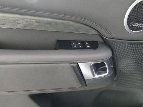 Used 2019 Land Rover Discovery HSE image 11