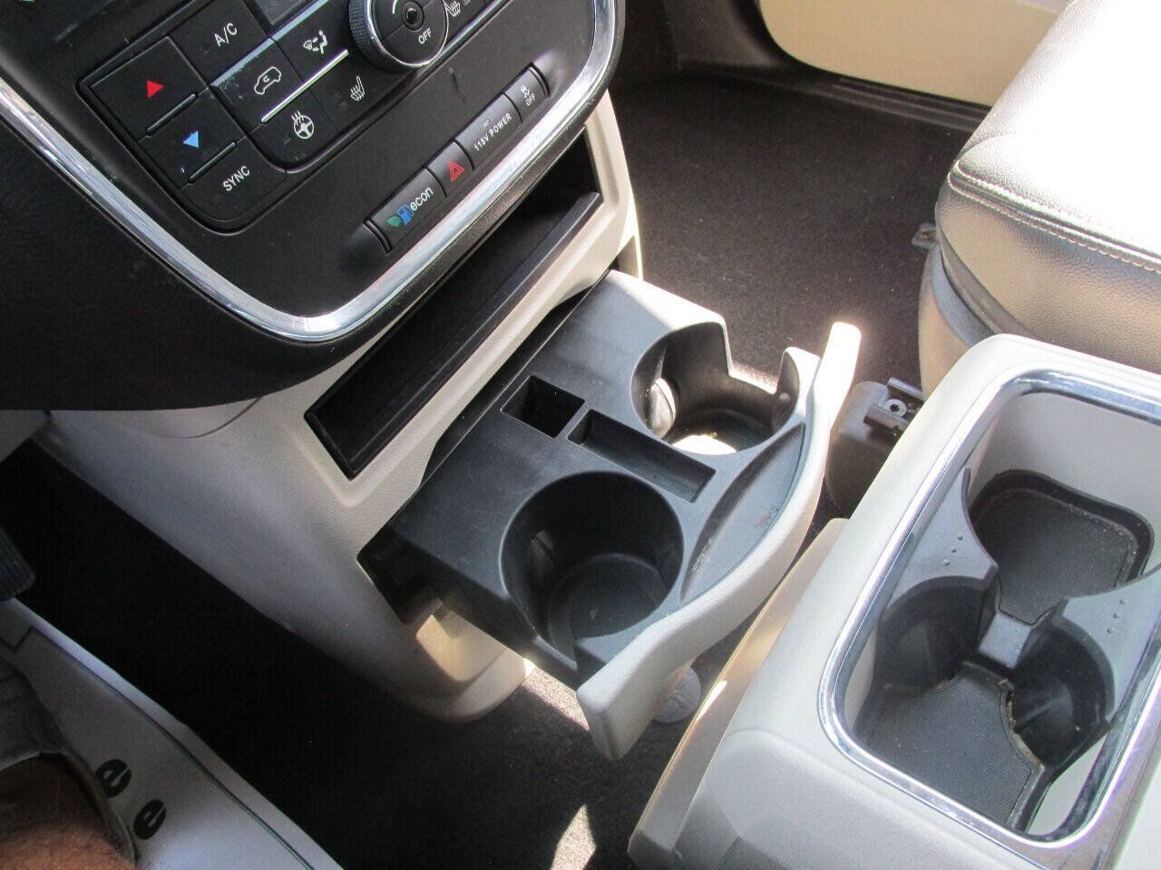 Used 2015 Chrysler Town & Country Touring w/ Driver Convenience Group FWD image 60
