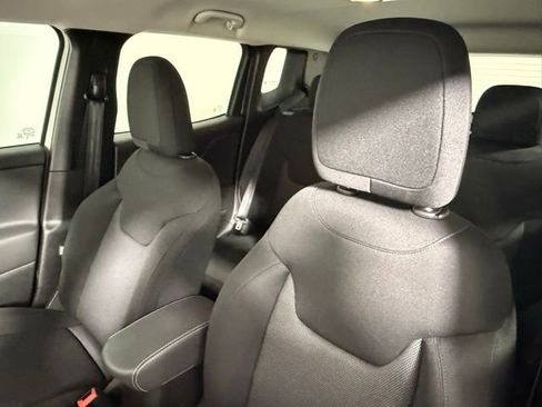 Used 2023 Jeep Renegade Latitude image 31