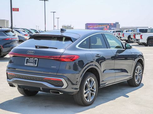 Used 2025 Audi Q5 Premium Plus w/ Premium Plus AWD/4WD image 4
