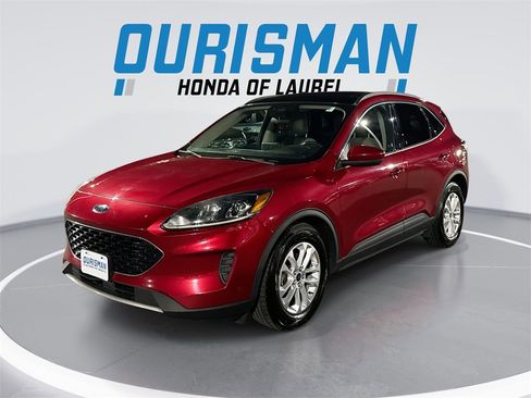 Used 2020 Ford Escape SE image 1