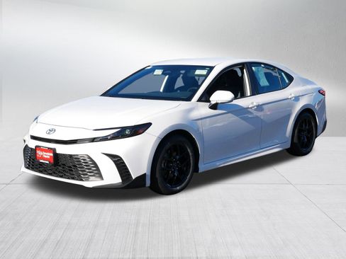 Certified 2025 Toyota Camry SE image 3