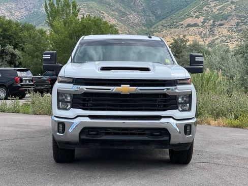Used 2024 Chevrolet Silverado 2500 LT AWD/4WD image 2