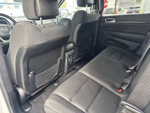 Used 2020 Jeep Grand Cherokee Laredo RWD image 13