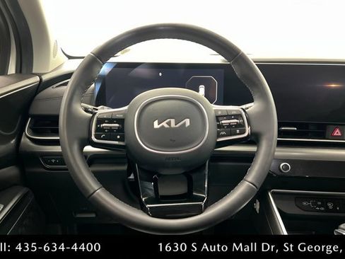 Used 2025 Kia Carnival SX Prestige image 12